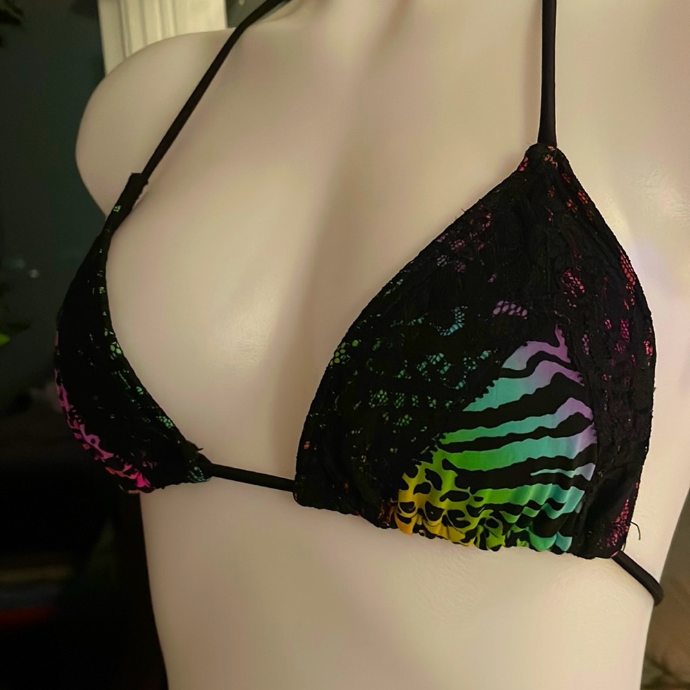 $5 if you bundle 2 or more items 🖤Sexy lace & animal print bikini top
